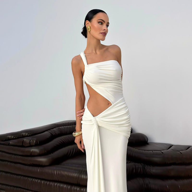 Dame Elegant og figursyet aftenkjole med asymmetrisk design Stilla