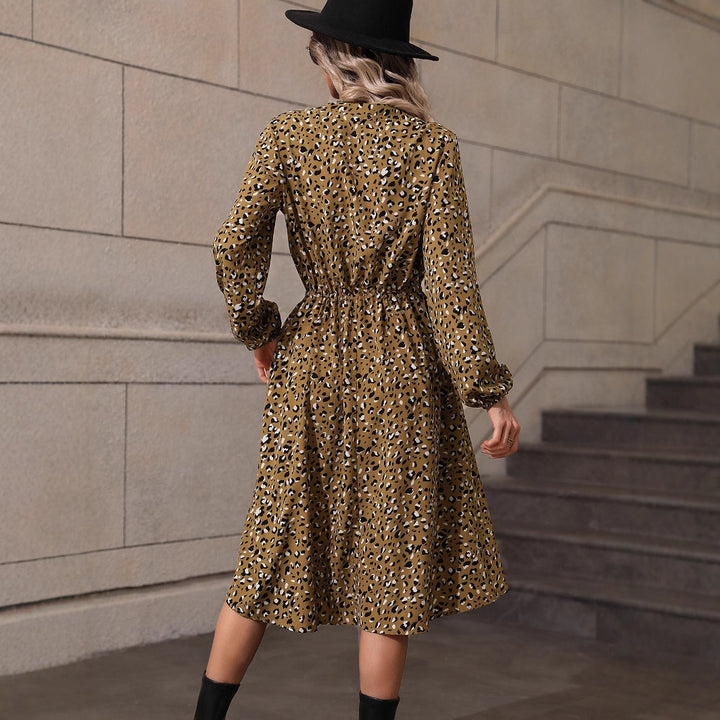 Dame Midi-kjole med afslappet leopardprint og smocket talje Stilla