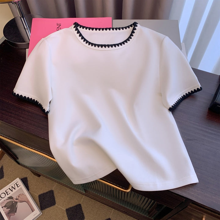 Femme kortærmet T-shirt med dekorativt kant Stilla