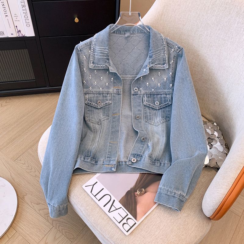 Kvinders fashionable denimjakke med glamorøse perledetaljer Stilla
