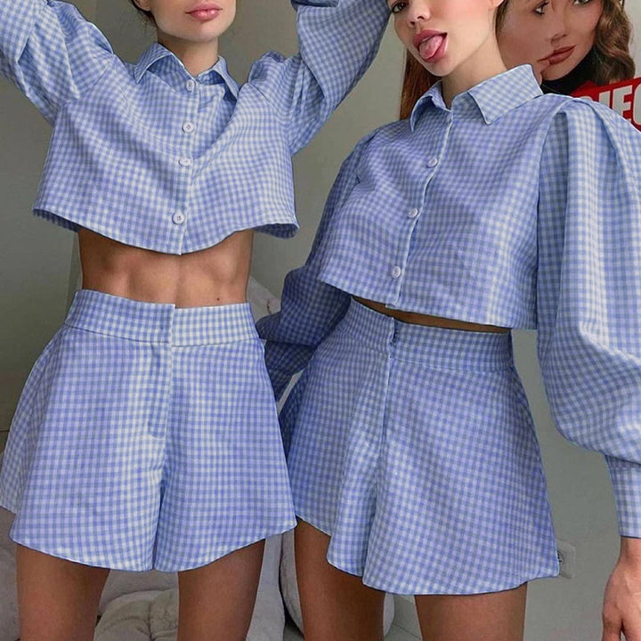 Dame sæt bestående af cropped skjorte og horteln shorts i ternet design Stilla