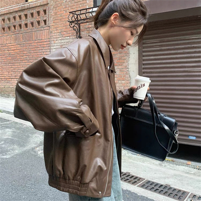 Kvinders mode læderjakke med oversized ærmer og elastisk kant Skovae