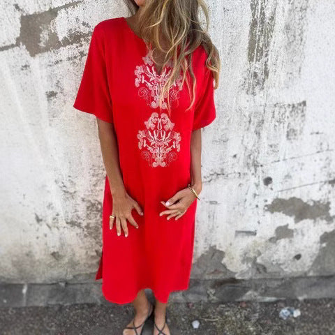 Dame fritidskjole med elegant broderi og løs pasform Stilla
