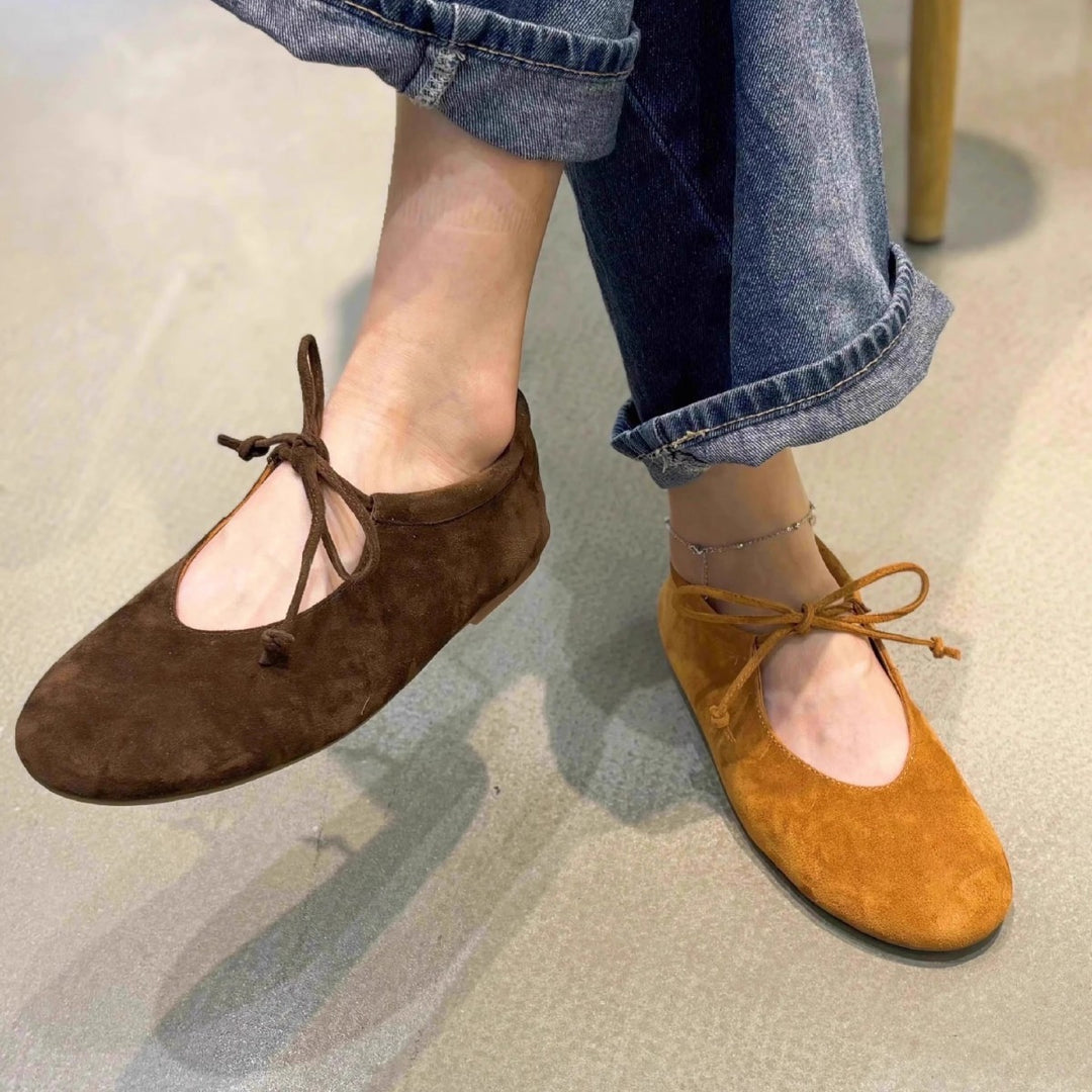 Dame Wildleder Ballerina Flats med justerbar binding detail Stilla