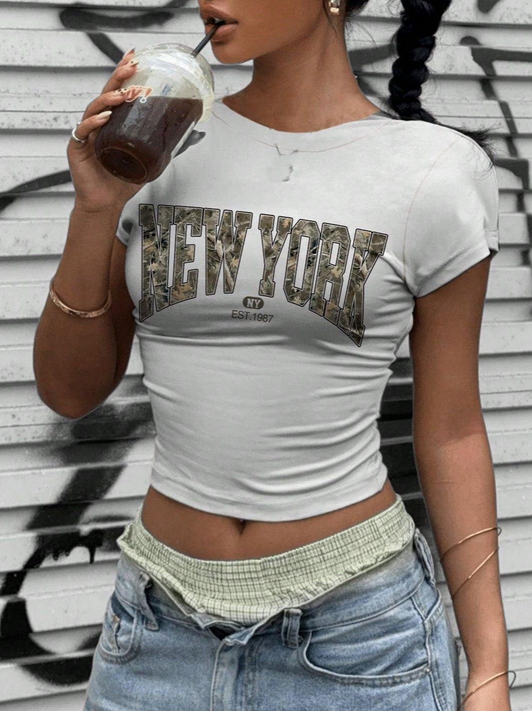 Dame Crop-T-Shirt med iøjnefaldende New York grafiktryk Skovae