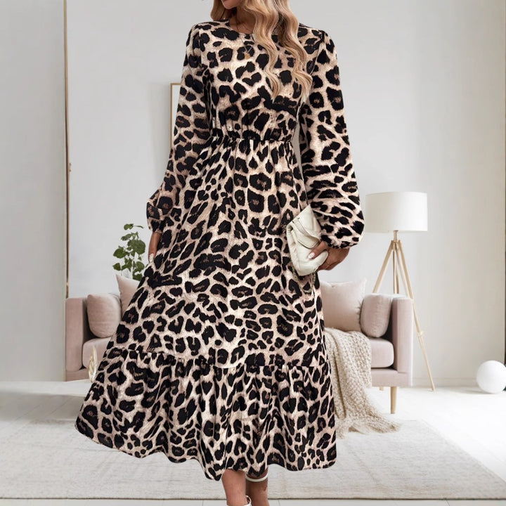 Dame maxikjole med asymmetrisk kant og leopardmønster Stilla