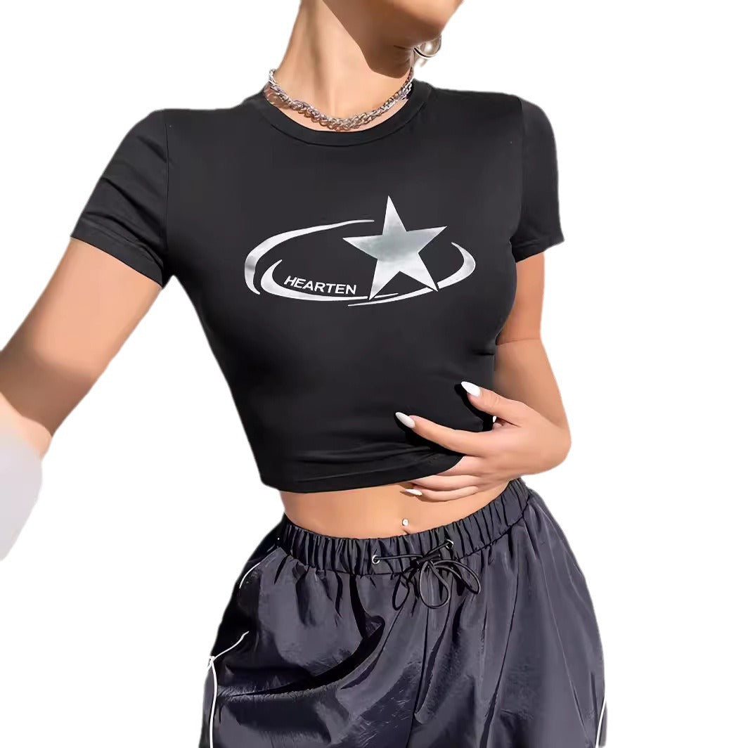 Dame Crop-T-Shirt med skinnende stjernemotiv og tætsiddende snit Skovae