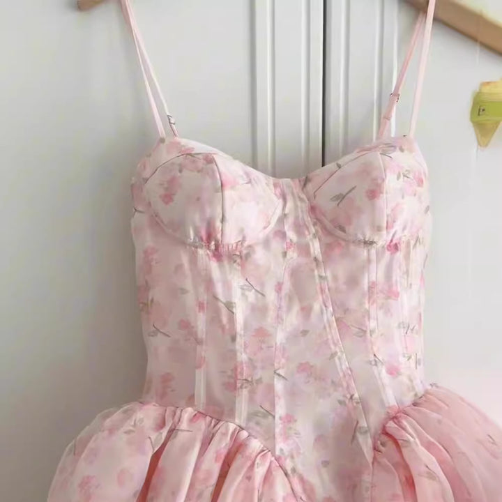 Dame cocktailkjole med strapless top og svingende tylskørt Skovae