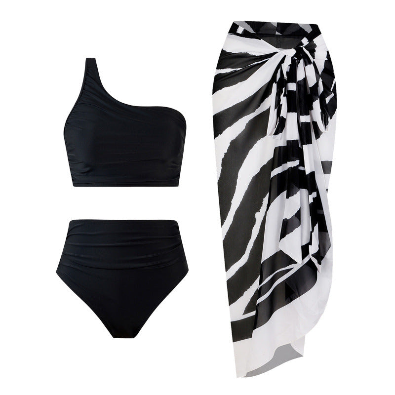 Dame bikini sæt med elegant asymmetrisk top og højtaljet trusse Skovae