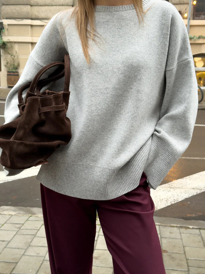 Kvindernes bløde oversized sweater med klassiske sømme og løst fit Stilla