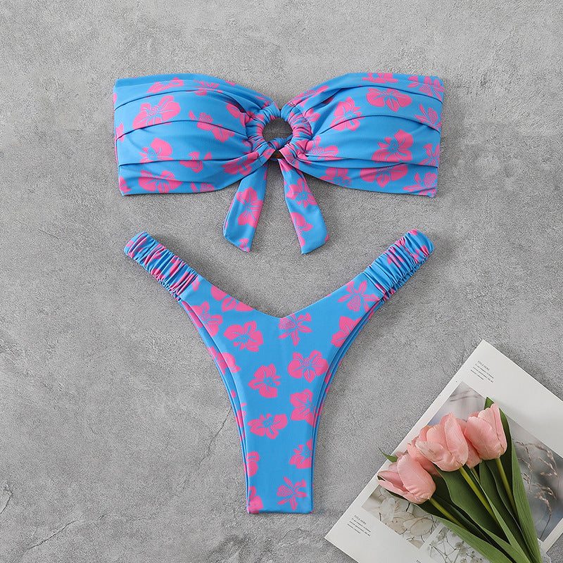 Dame Bandeau-Bikini-sæt med floral design og ringakcent Stilla