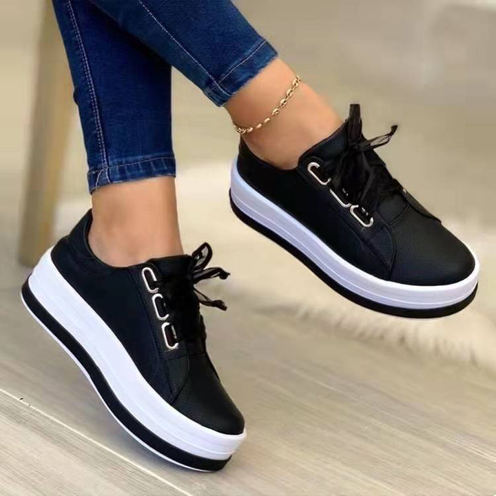 Dame Plateau-Sneaker i metallisk materiale med komfortabel sål Stilla