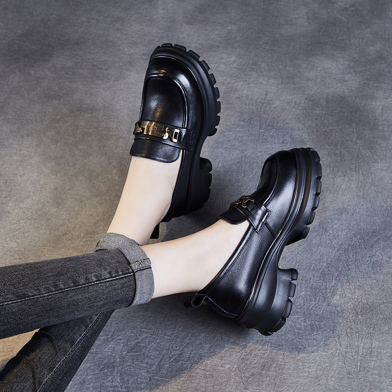 Dame Chunky Platform Loafers med dekorative metal accenter Stilla