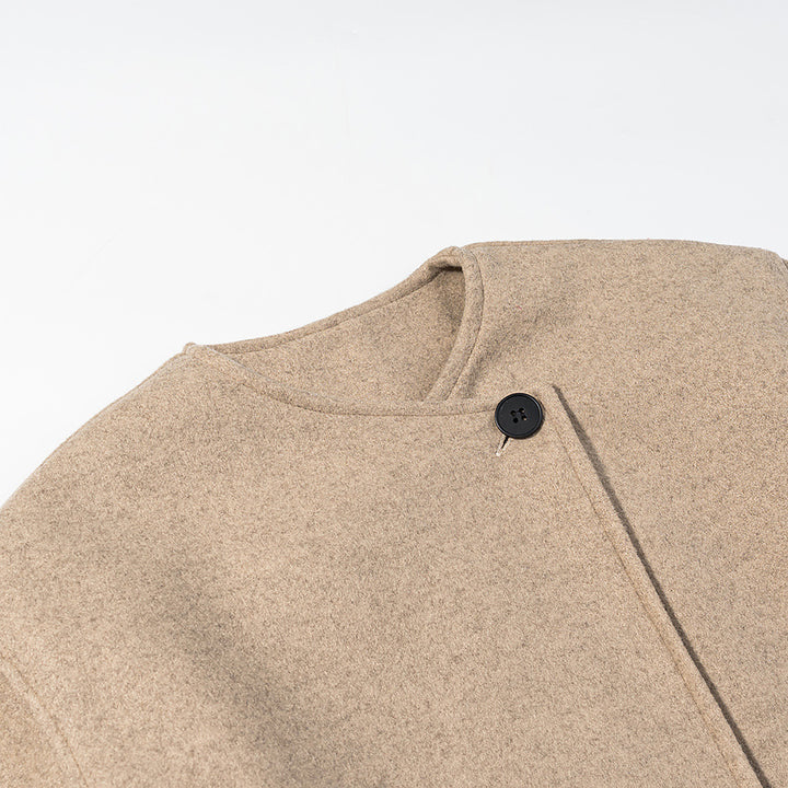 Damernes elegante korte jakke i moderne design med asymmetrisk snit Stilla