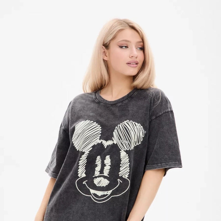 Dame T-shirt med kreativt Mickey Mouse motiv og afslappet oversized skæring Stilla