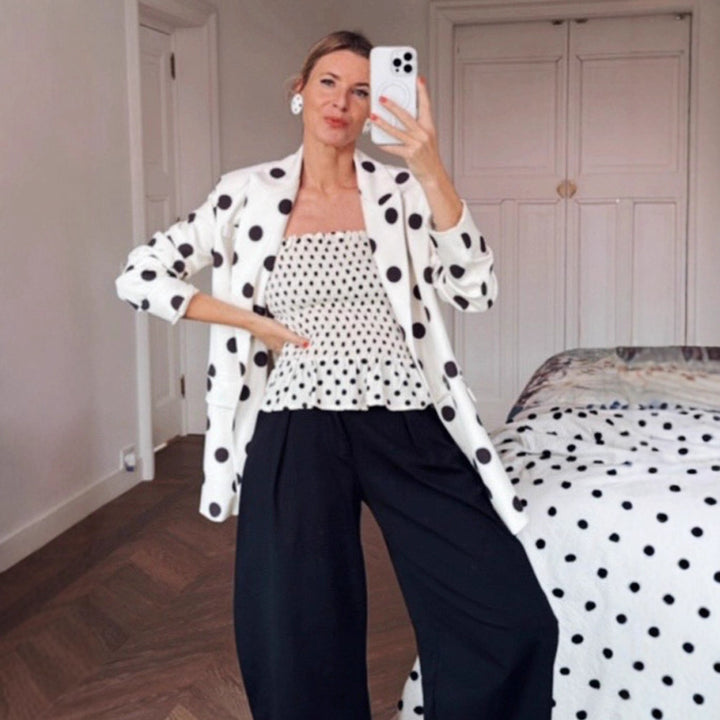 Dame moderigtig blazer med prikker Stilla