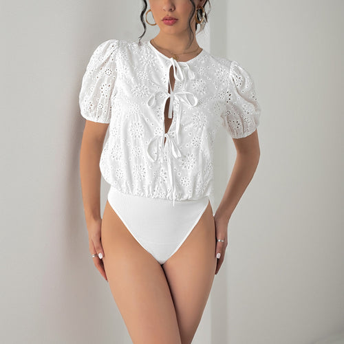 Damebluse med rynker og raffineret snøre detaljer Stilla