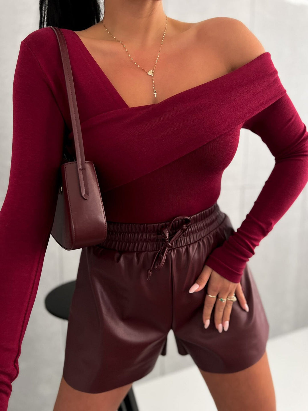 Dame asymmetrisk Off-Shoulder-top Stilla