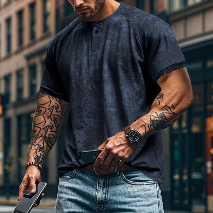 Herrer afslappet Henley T-shirt med moderne knapliste design og struktureret overflade Stilla