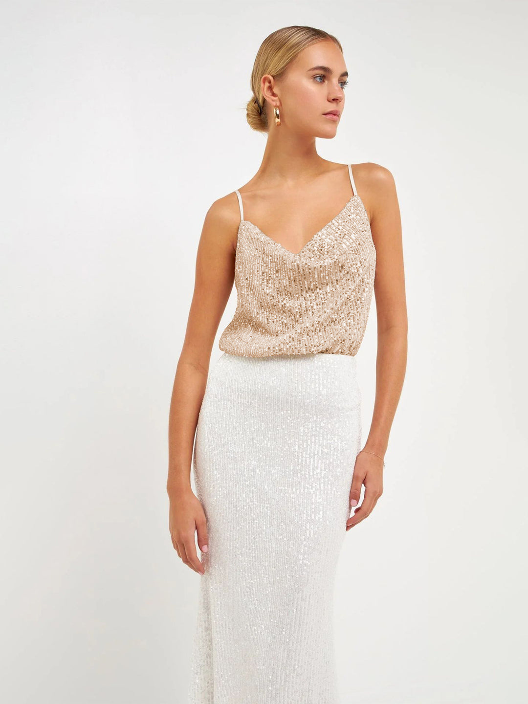Dame elegant cami-top med skinnende effekt og justerbare stropper Stilla