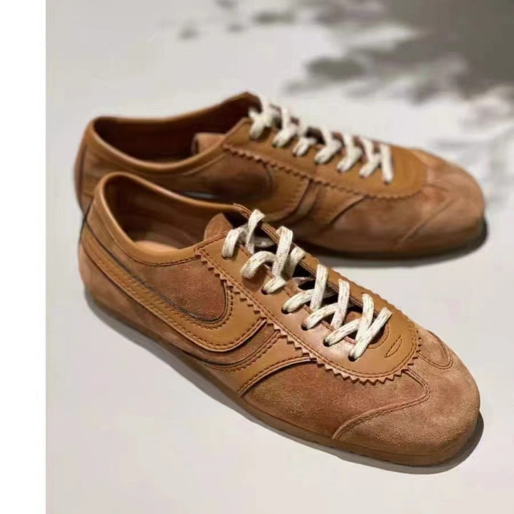 Herrer retro-inspirerede ruskinds snøresneakers med farverige accenter Stilla