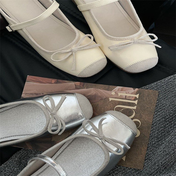 Dameballerinas med moderigtige remme og sødt sløjfe-detalje Stilla