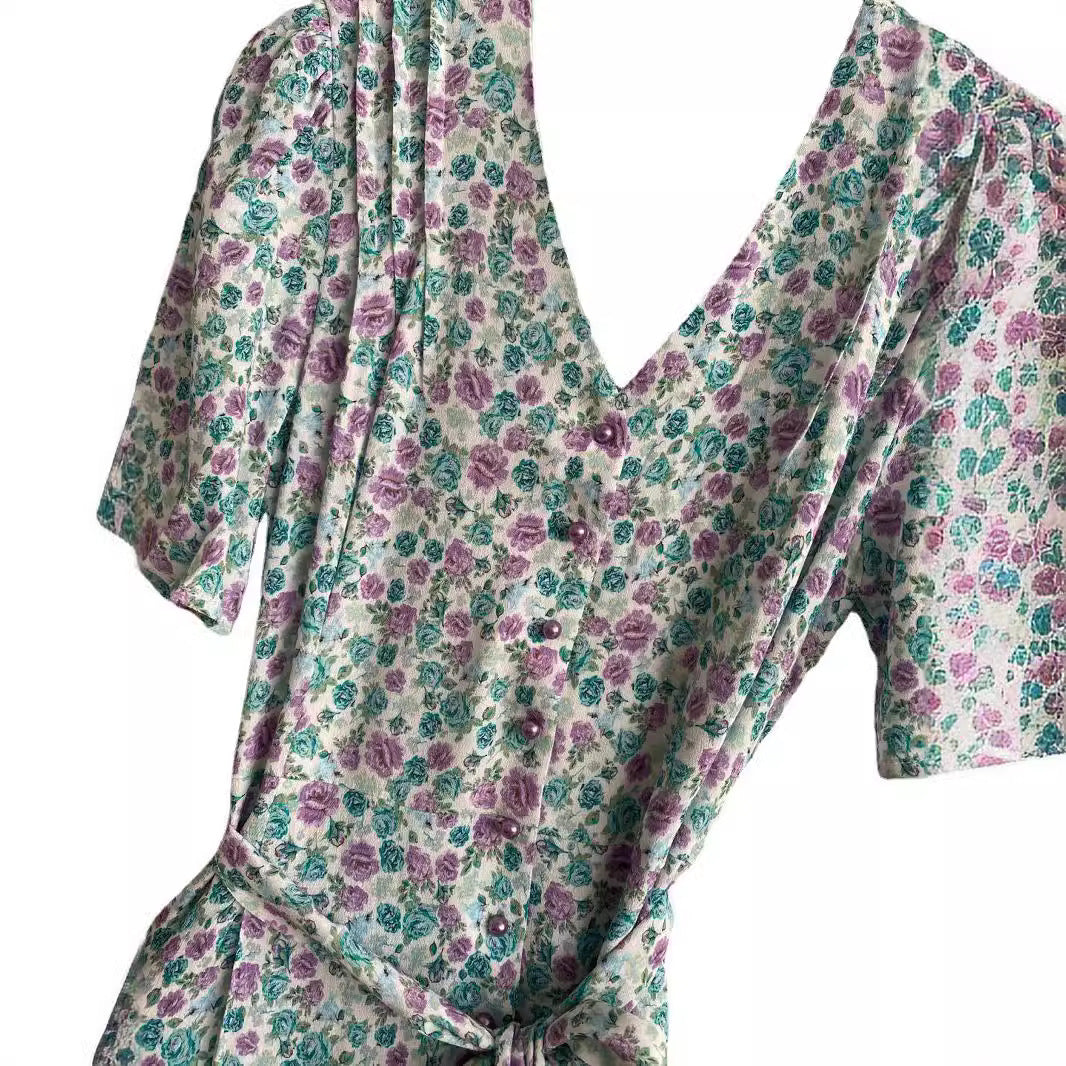 Dame wrap kjole med blomster mønstre og elegant snit Stilla