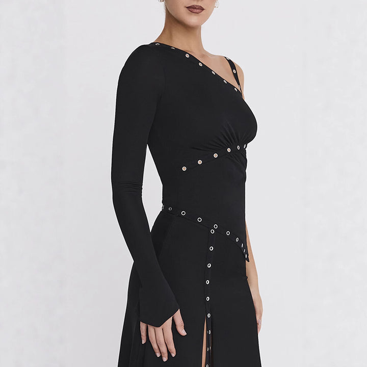 Damer Elegant top med asymmetrisk snit og dekorative øjer Skovae