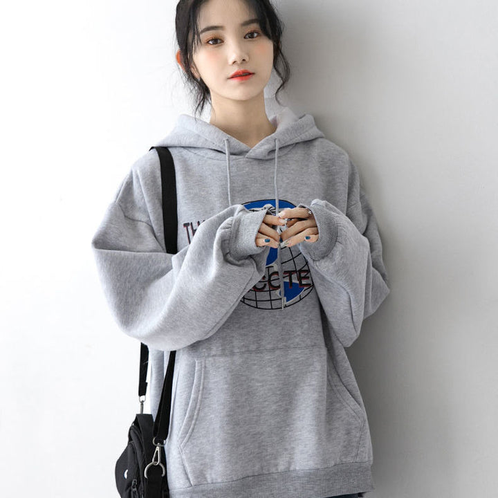Kvinders hoodie med moderne verdenskortdesign Skovae