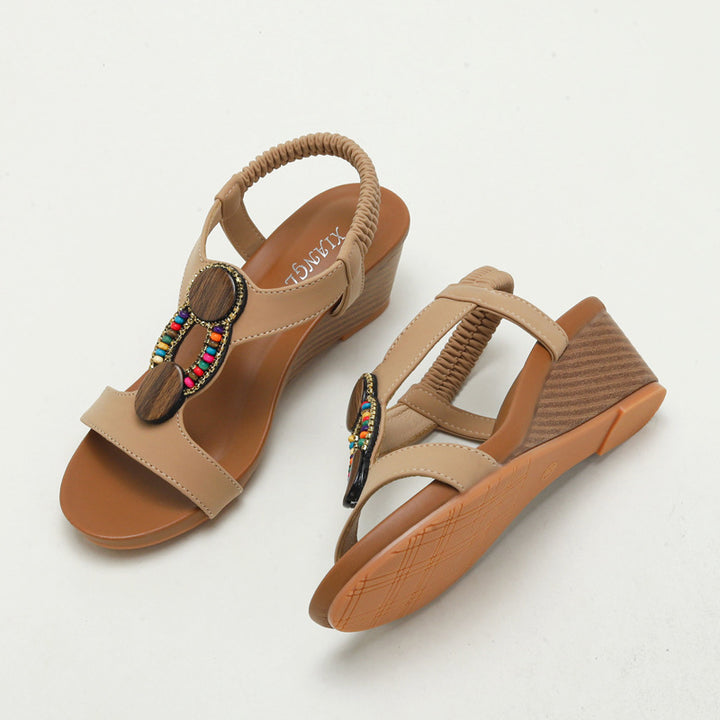 Dame Wedge-sandaler med dekorative trækugler og farverige accenter Stilla