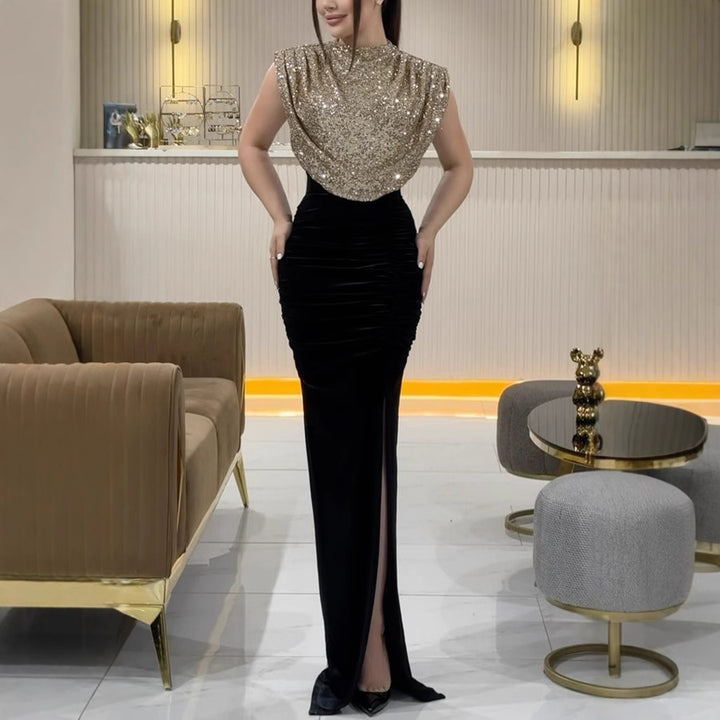 Dame Glamourøs Aftenkjole med skinnende overdel og elegant slids Stiila