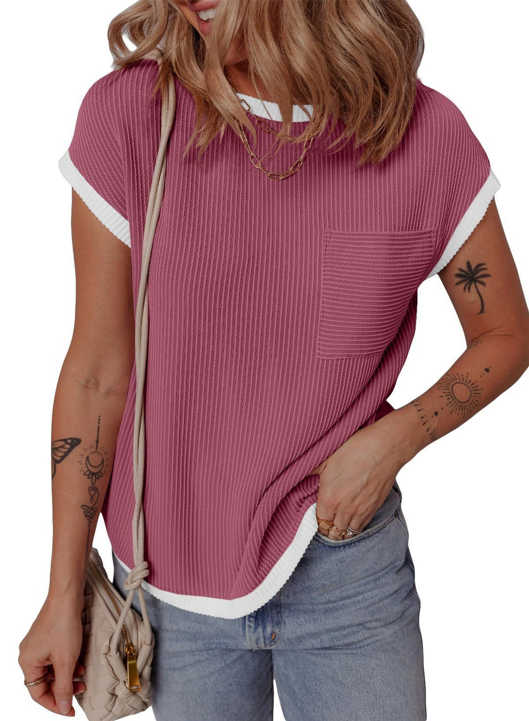 Dame afslappet T-shirt med stribet struktur og brystlomme Stiila