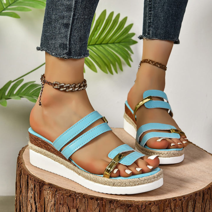 Dame Wedge-sandaler med elegante remme og dekorative metalakcenter Stilla