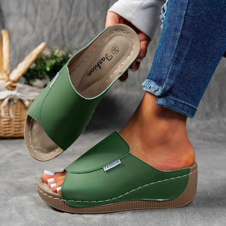 Dame Wedge-sandaler med elegant snit og ergonomisk fodsenge-design Stilla
