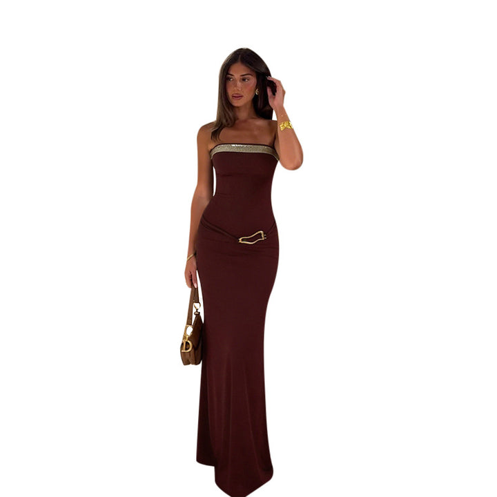 Dame lang maxi kjole med off-shoulder design og elegant metal dekoration Skovae