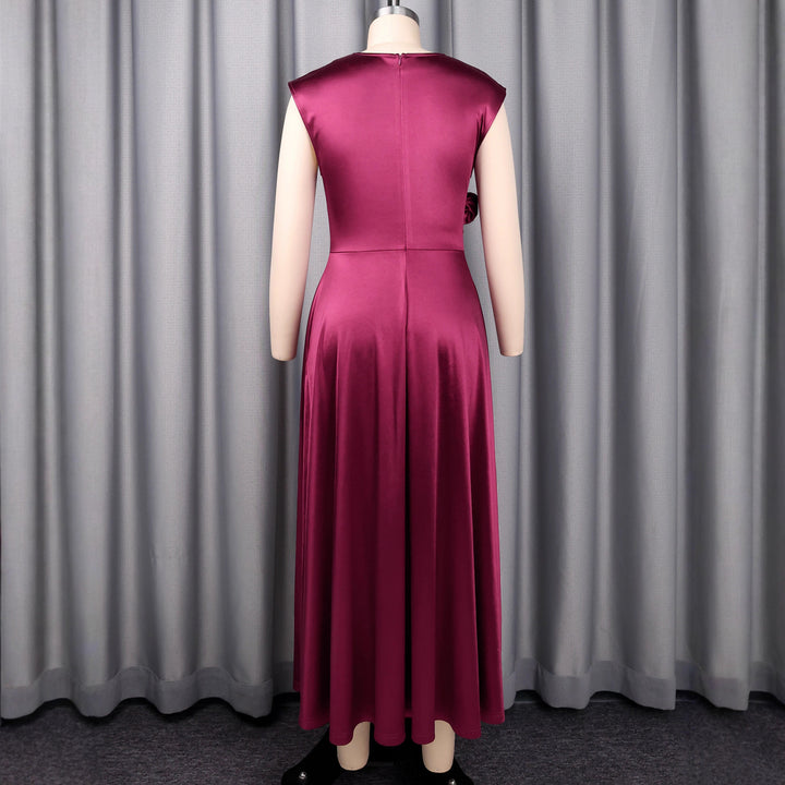 Dame elegant maxikjole med asymmetrisk slids og blomsteragtig accent Skovae