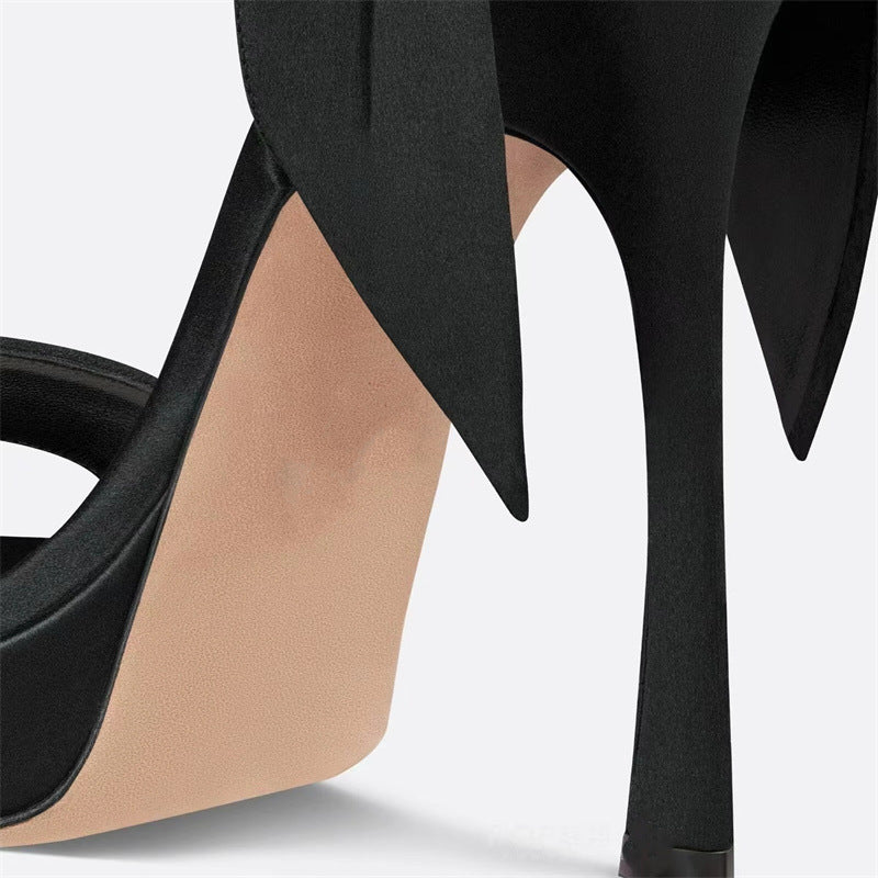Femme High-Platform Satin- hæl sandaler med dekorativ bånd-detalje Stilla