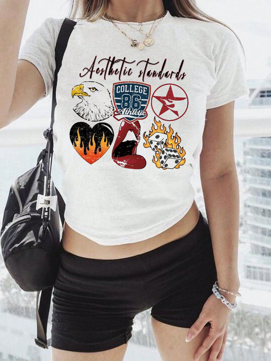 Dame T-Shirt med kreativt nøglehjerte-motiv og moderne print Skovae