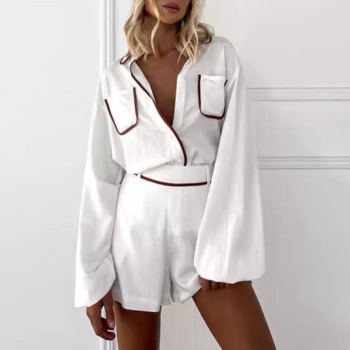Dame sæt bestående af blød bluse og korte bukser med elegante detaljer Stilla