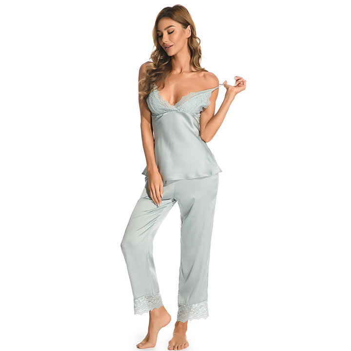 Dame pyjamasæt med fine spidsdetaljer og blødt satin Stilla
