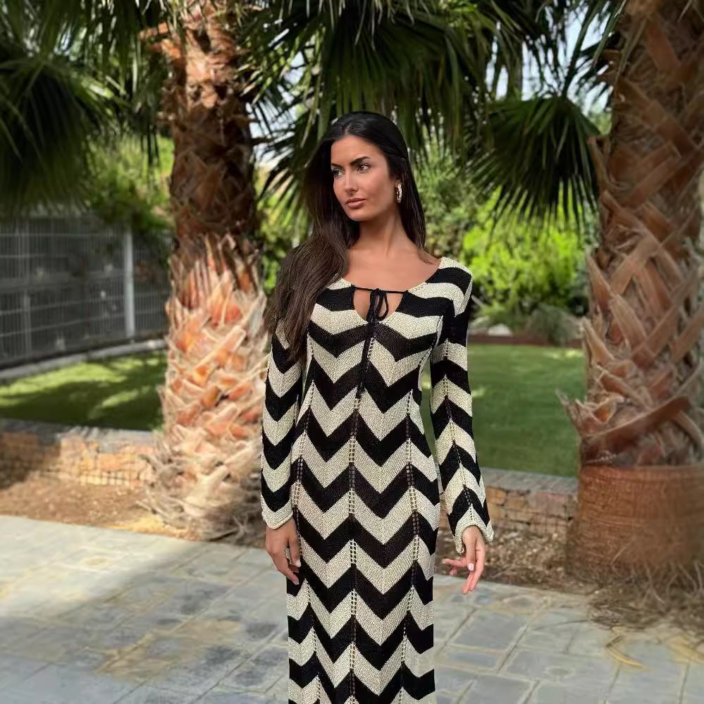 Dame strikkjole med trendy zigzag-mønster og elegant snøring Stilla