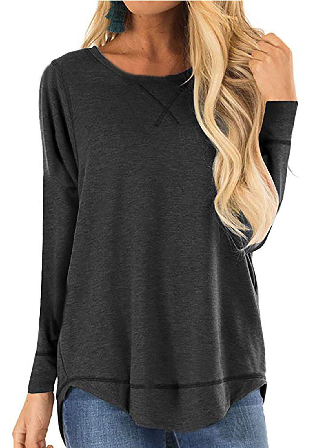 Dame afslappet langærmet t-shirt med asymmetrisk kant og moderne snit Stilla