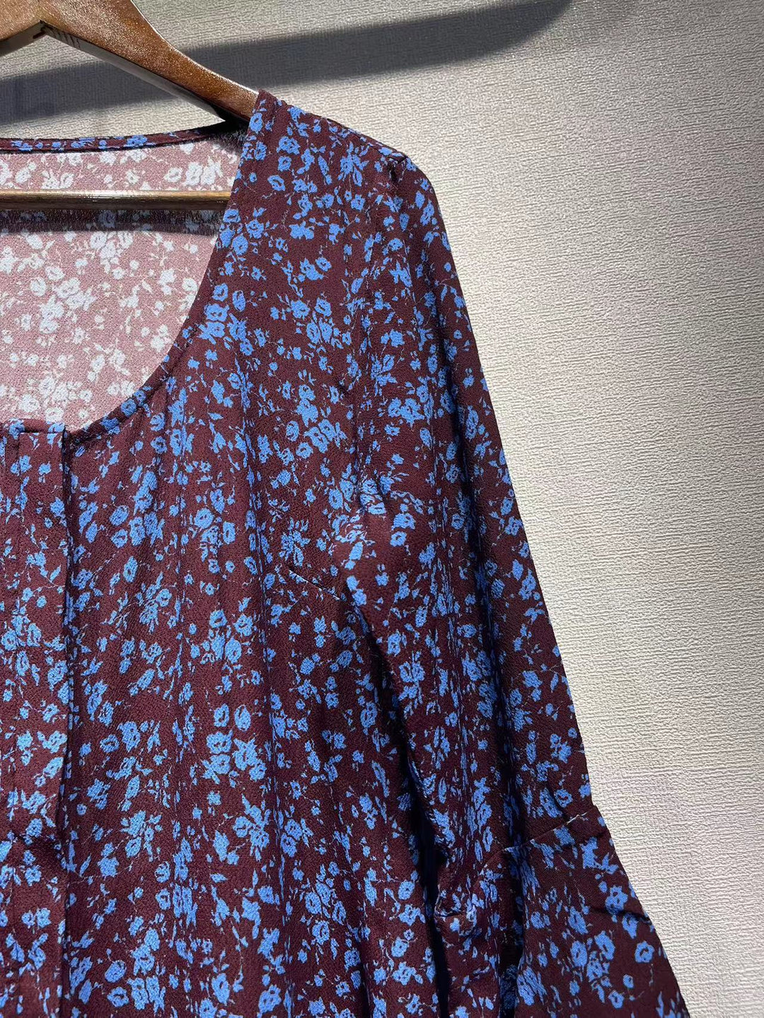 Dame sommerkjole med florale mønstre og afslappet snit Stilla