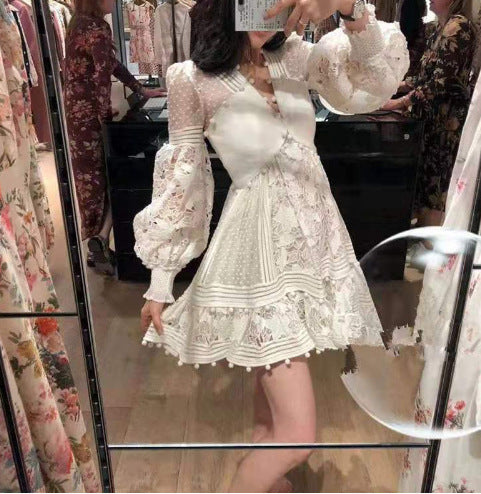 Dame romantisk minikjole med elegante spidse- og flæse detaljer Stilla