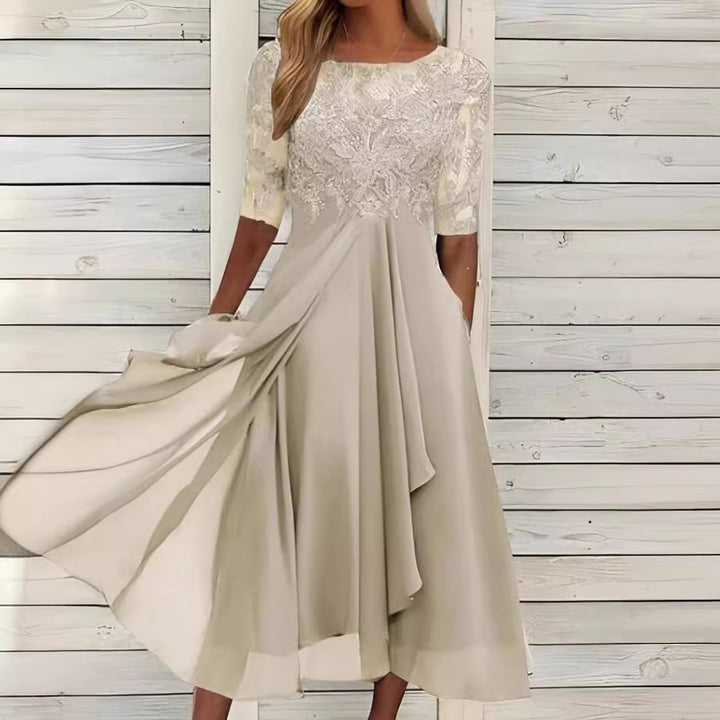 Dame elegant cocktailkjole med floralt spidsetop og flydende skørt Stilla