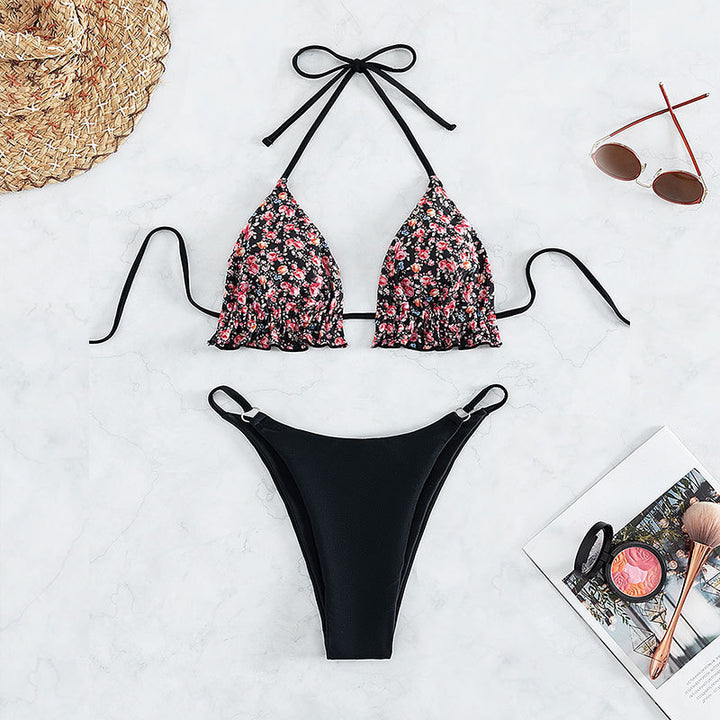 Dame triangel-bikini med ruffle detaljer og floral design Skovae