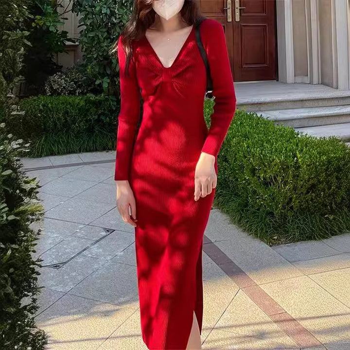 Femme ribstrik midi kjole med elegant udskæring Stilla