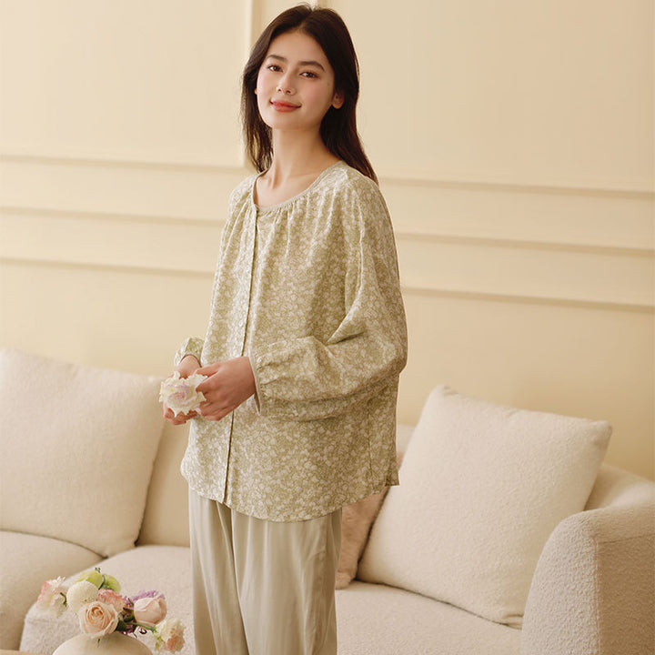 Damebluse med elegant floral design og løs pasform Stilla