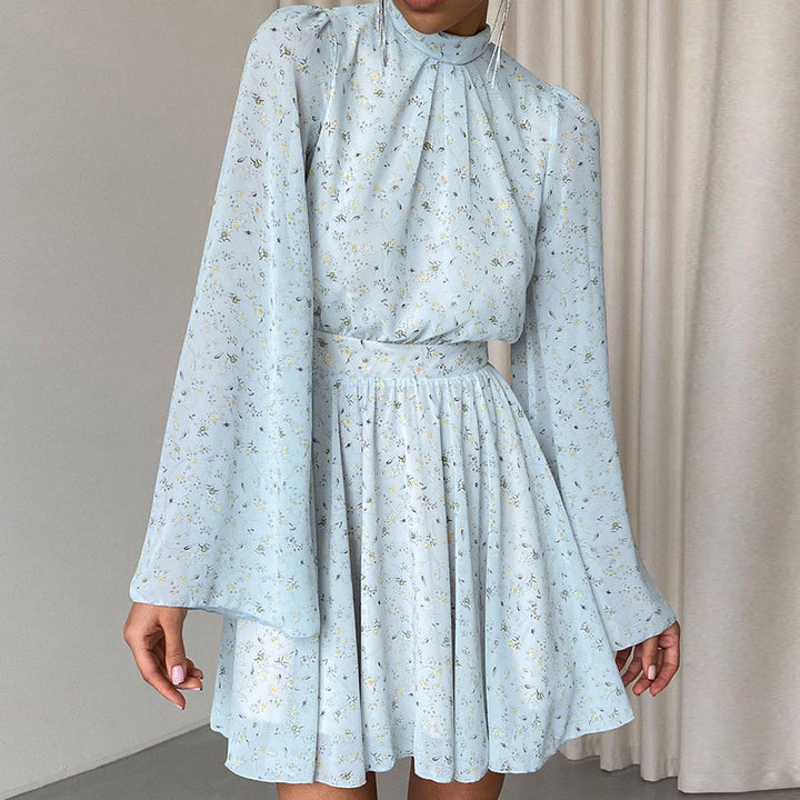 Damekjole med voluminøse ærmer og elegant drapering Stilla