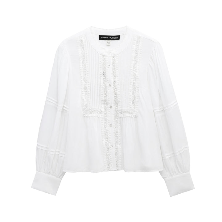 Femme romantisk broderet bluse med knaplukning Stilla